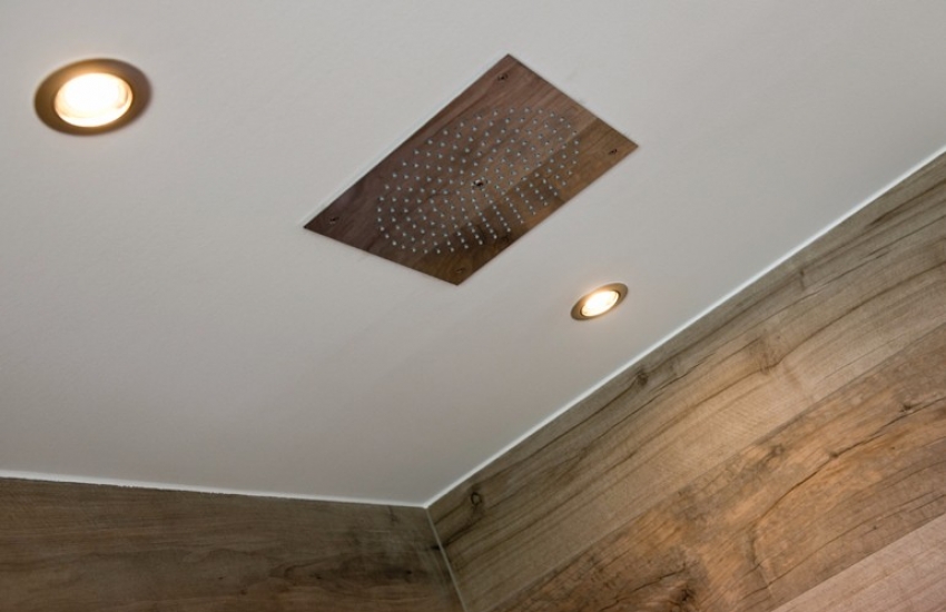 badmanufaktur-nuernberg-referenzen-badsanierung-holzfliesen-02