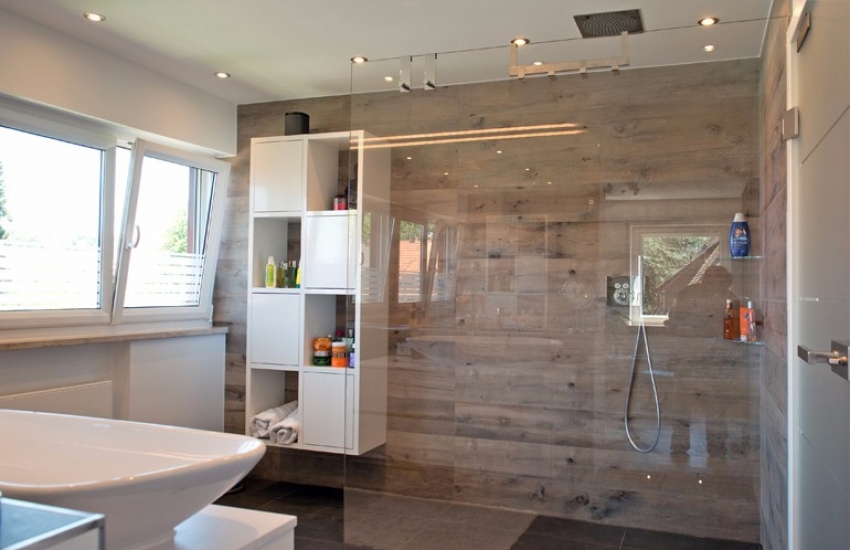 badmanufaktur-nuernberg-referenzen-badsanierung-holzfliesen-03