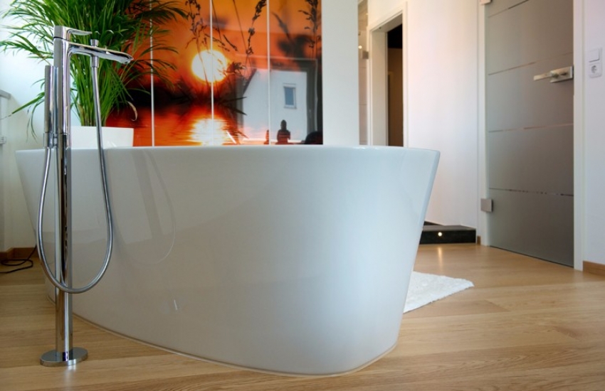 badmanufaktur-nuernberg-referenzen-badsanierung-holzfliesen-04