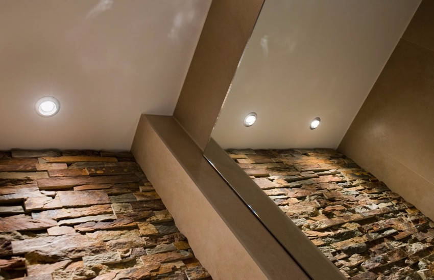 badmanufaktur-nuernberg-referenzen-badsanierung-natursteinverblender-04